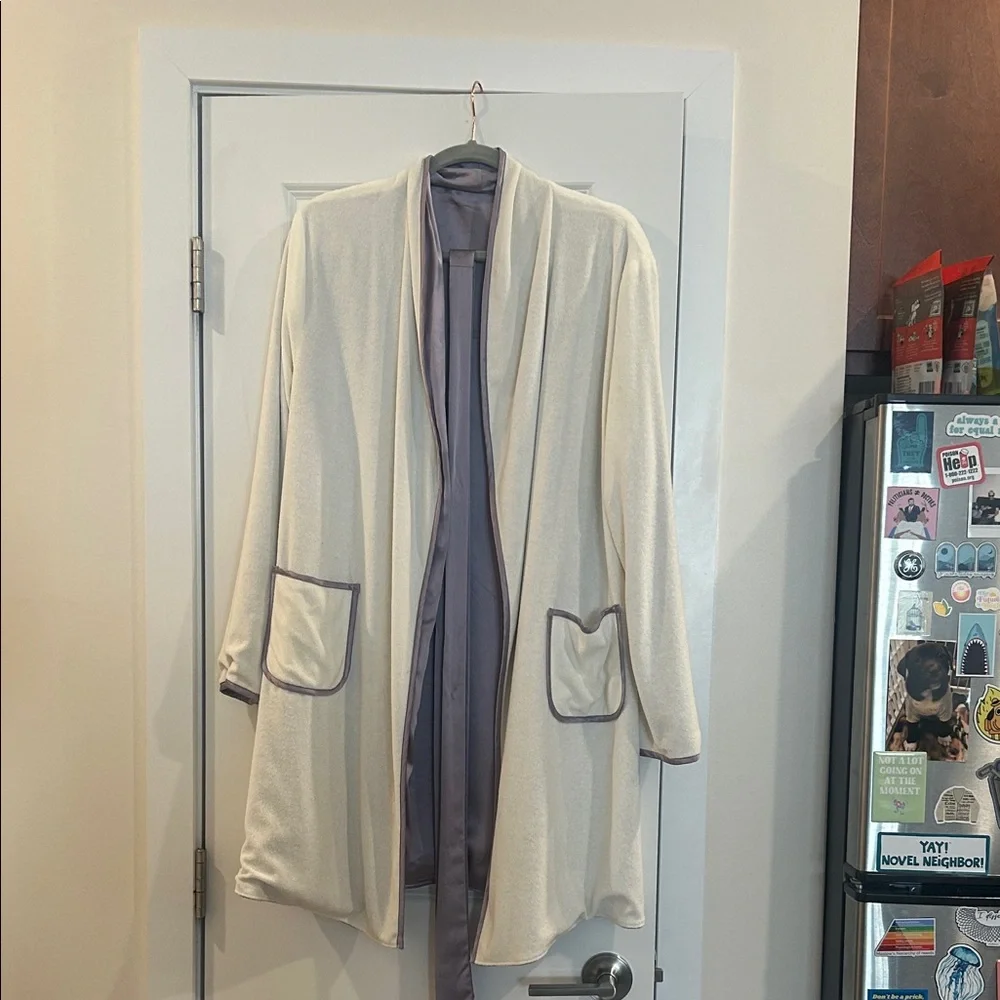 Lavender Silk Robe - Picture 3 of 3